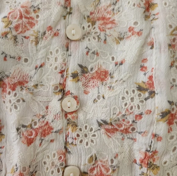 Small American Eagle floral Crop Top - Picture 9 of 13